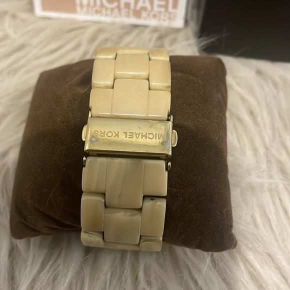 Michael Kors watch - Picture 3 of 3
